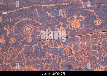 Sinagua-Indische Petroglyphen (1150-1400 n. Chr.). V-Bar-V Ranch Kulturerbe. Rimrock, Arizona, von Dominique Braud/Dembinsky Photo Assoc Stockfoto