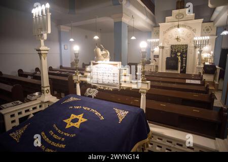 Jüdische Synagoge, Budapest, Ungarn Ungarn, 06.2019, Budapest VIII Bezirk. Unsichtbare Synagoge, versteckt in der Nagyfuvaros utca 4. Ivisible Synagoge, versteckt in Nagyfuvaros utca 4. â *** Jüdische Synagoge, Budapest, Ungarn, 06 2019, Budapest VIII Bezirk Unsichtbare Synagoge, versteckt in Nagyfuvaros utca 4 Isichtbare Synagoge, versteckt in Nagyfuvaros utca 4 Â Copyright: MartinxFejer/estost.net Fejer19062005 Stockfoto