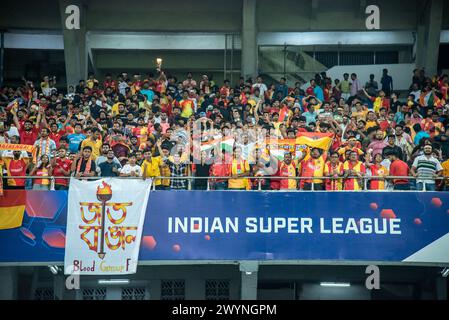 Kalkutta, Indien. April 2024. Der Eastbengal Football Club (EBFC) gewinnt in der 10. Staffel der ISL 2023-24 gegen Bengaluru FC (BFC) mit 2-1 Margen das entscheidende Heimspiel in Kalkutta, um die Hoffnung in Super Six der Indian Super League zu erhalten. Saul Crespo (P) und Cleiton Silva erzielten beim EBFC einen Treffer, während Sunil Chhetri (P) die Ergebnisse beim BFC reduzierte. (Foto von Amlan Biswas/Pacific Press) Credit: Pacific Press Media Production Corp./Alamy Live News Stockfoto