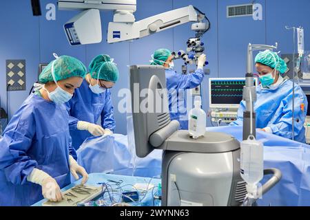 Chirurgische Intervention der Augen, Katarakt, Operationssaal der Augenheilkunde, Krankenhaus Donostia, San Sebastian, Gipuzkoa, Baskenland, Spanien. Stockfoto