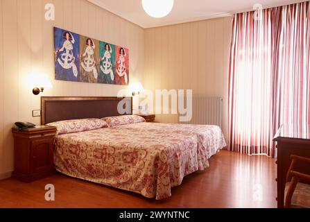 Hotelzimmer. Cestona Hotel and Spa, Gipuzkoa, Baskenland, Spanien. Stockfoto