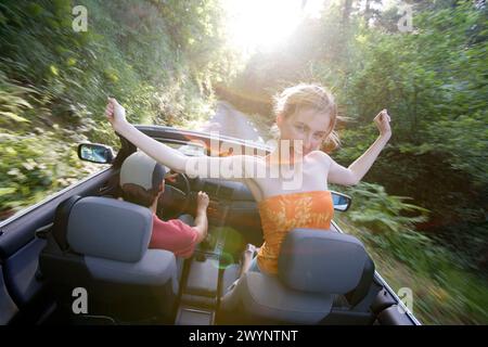 Junges Paar auf der Straße. Gipuzkoa, Euskadi. Stockfoto