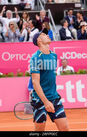 Estoril, Portugal. April 2024. Hubert Hurkacz reagierte beim Finale der Millennium Estoril Open ATP 250 im Clube de Tenis do Estoril. Endergebnis: Pedro Martinez 0:2 Hubert Hurkacz Credit: SOPA Images Limited/Alamy Live News Stockfoto