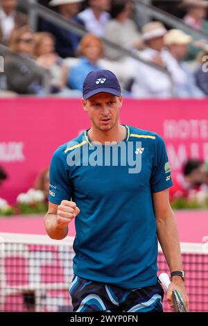 Estoril, Portugal. April 2024. Hubert Hurkacz reagierte beim Finale der Millennium Estoril Open ATP 250 im Clube de Tenis do Estoril. Endergebnis: Pedro Martinez 0:2 Hubert Hurkacz Credit: SOPA Images Limited/Alamy Live News Stockfoto