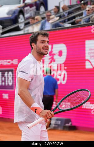 Estoril, Portugal. April 2024. Pedro Martinez reagierte beim Finale des Millennium Estoril Open ATP 250 Tennis Turniers im Clube de Tenis do Estoril. Endergebnis: Pedro Martinez 0:2 Hubert Hurkacz Credit: SOPA Images Limited/Alamy Live News Stockfoto