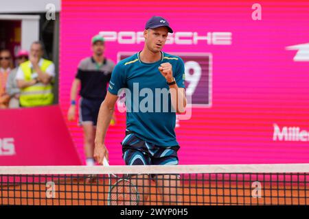 Estoril, Portugal. April 2024. Hubert Hurkacz reagierte beim Finale der Millennium Estoril Open ATP 250 im Clube de Tenis do Estoril. Endergebnis: Pedro Martinez 0:2 Hubert Hurkacz Credit: SOPA Images Limited/Alamy Live News Stockfoto
