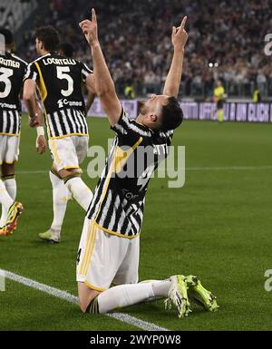 Turin, Italien. April 2024. Juventus’ Federico Gatti feiert sein Tor während eines Fußballspiels der Serie A zwischen Juventus und Fiorentina am 7. April 2024 in Turin. Quelle: Federico Tardito/Xinhua/Alamy Live News Stockfoto