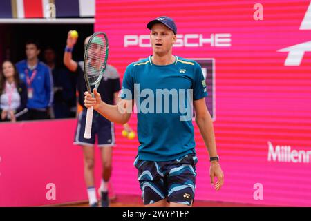 Estoril, Portugal. April 2024. Hubert Hurkacz reagierte beim Finale der Millennium Estoril Open ATP 250 im Clube de Tenis do Estoril. Endergebnis: Pedro Martinez 0:2 Hubert Hurkacz (Foto: Bruno de Carvalho/SOPA Images/SIPA USA) Credit: SIPA USA/Alamy Live News Stockfoto