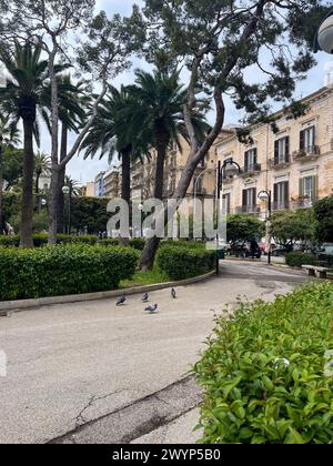 Bari, Italien, Theater Margherita, öffentliche Gebäude, Schloss, St. Basilika Nicola, Park Giardini di Piazza Umberto, Region Apulien, Adria Stockfoto