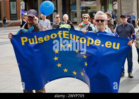 Köln, Deutschland, 07. April 2024. Köln, Deutschland, 07. April 2024. Dutzende von Menschen nehmen an der Demo unter dem Motto „DIVERSITY WINS“ Teil. Stockfoto