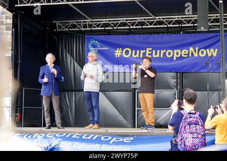 Köln, Deutschland, 07. April 2024. Köln, Deutschland, 07. April 2024. Dutzende von Menschen nehmen an der Demo unter dem Motto „DIVERSITY WINS“ Teil. Stockfoto