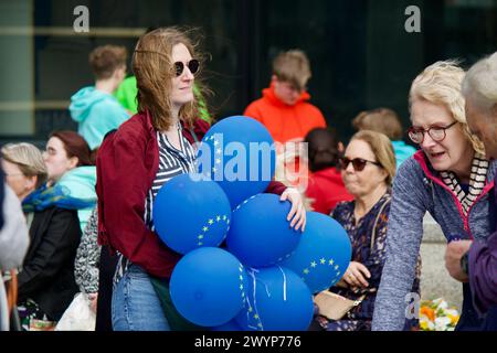 Köln, Deutschland, 07. April 2024. Köln, Deutschland, 07. April 2024. Dutzende von Menschen nehmen an der Demo unter dem Motto „DIVERSITY WINS“ Teil. Stockfoto