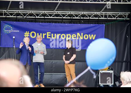 Köln, Deutschland, 07. April 2024. Köln, Deutschland, 07. April 2024. Dutzende von Menschen nehmen an der Demo unter dem Motto „DIVERSITY WINS“ Teil. Stockfoto