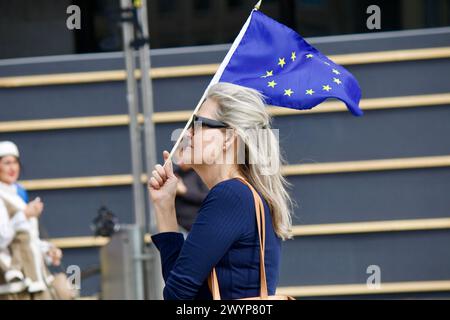 Köln, Deutschland, 07. April 2024. Köln, Deutschland, 07. April 2024. Dutzende von Menschen nehmen an der Demo unter dem Motto „DIVERSITY WINS“ Teil. Stockfoto