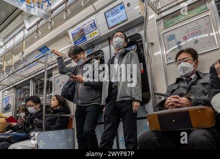 Passagiere in der U-Bahn Osaka Metro U-Bahn, Japan Stockfoto