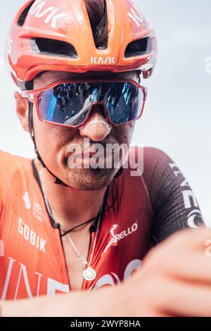 Roubaix, Frankreich. April 2024. Foto: Zac Williams/SWpix.com - 07/04/2024 - Radfahren - 2024 Paris Roubaix - Tom Pidcock, Ineos Grenadiers. Quelle: SWpix/Alamy Live News Stockfoto