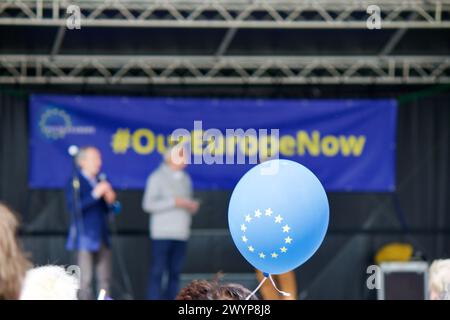 Köln, Deutschland, 07. April 2024. Köln, Deutschland, 07. April 2024. Dutzende von Menschen nehmen an der Demo unter dem Motto „DIVERSITY WINS“ Teil. Stockfoto