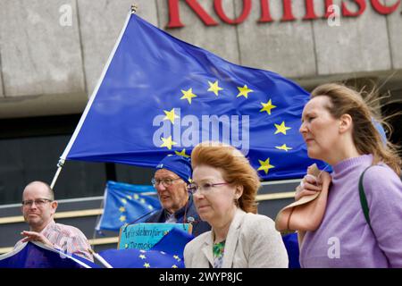 Köln, Deutschland, 07. April 2024. Köln, Deutschland, 07. April 2024. Dutzende von Menschen nehmen an der Demo unter dem Motto „DIVERSITY WINS“ Teil. Stockfoto