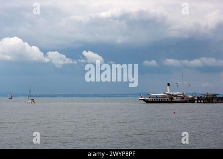 LANGENARGEN, DEUTSCHLAND - 5. AUGUST 2023: Der einzigartige historische Dampfer Hohentwiel am Bodensee bei Langenargen Stockfoto