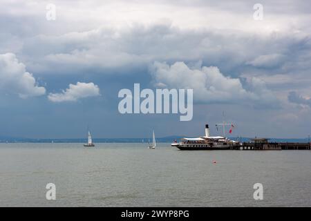 LANGENARGEN, DEUTSCHLAND - 5. AUGUST 2023: Der einzigartige historische Dampfer Hohentwiel am Bodensee bei Langenargen Stockfoto