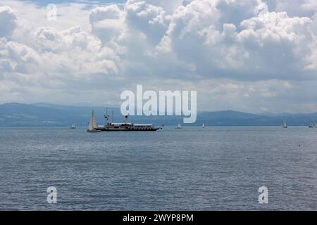 LANGENARGEN, DEUTSCHLAND - 5. AUGUST 2023: Der einzigartige historische Dampfer Hohentwiel am Bodensee bei Langenargen Stockfoto