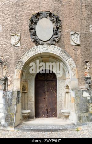 Sitznischenportal am Turm an der Ostseite von Schloss Altdöbern, Oberspreewald, Brandenburg, Deutschland *** Sitznischenportal auf dem Turm auf dem Turm Stockfoto