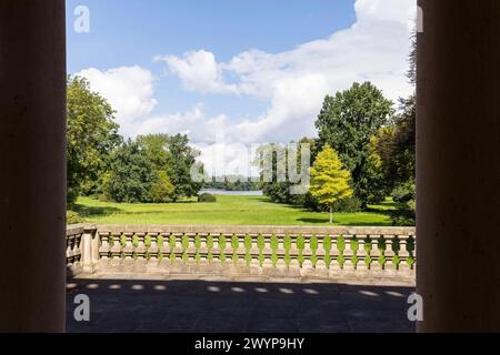 Parkseite mit Sichtachse zum Salzteich, Schloss Altdöbern, Oberspreewald, Brandenburg, Deutschland *** Parkseite mit Sichtachse zum Salzteich, Al Stockfoto