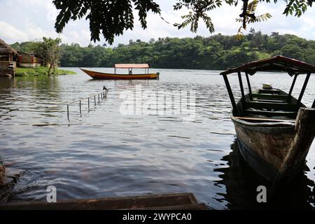 Nil - Uganda. Ein kleines Boot auf dem Nil. Stockfoto