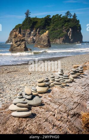 Steinhügel stapelten sich am Ruby Beach auf der Olympic Peninsula im Olympic National Park im US-Bundesstaat Washington Stockfoto