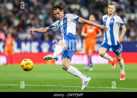 Barcelona, Spanien. April 2024. Pere Milla (11) von Espanyol wurde während des Spiels der LaLiga 2 zwischen Espanyol und Albacete im Stage Front Stadium in Barcelona gesehen. (Foto: Gonzales Photo/Alamy Live News Stockfoto