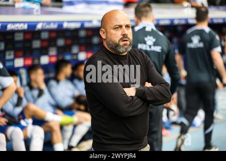 Barcelona, Spanien. April 2024. Cheftrainer Manolo Gonzalez von Espanyol wurde während des Spiels der LaLiga 2 zwischen Espanyol und Albacete im Stage Front Stadium in Barcelona gesehen. (Foto: Gonzales Photo/Alamy Live News Stockfoto