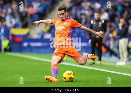 Barcelona, Spanien. April 2024. Julio Alonso (17) von Albacete wurde während des Spiels zwischen Espanyol und Albacete im Stage Front Stadium in Barcelona gesehen. (Foto: Gonzales Photo/Alamy Live News Stockfoto