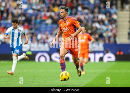 Barcelona, Spanien. April 2024. Alberto Quiles (21) von Albacete wurde während des Spiels der LaLiga 2 zwischen Espanyol und Albacete im Stage Front Stadium in Barcelona gesehen. (Foto: Gonzales Photo/Alamy Live News Stockfoto