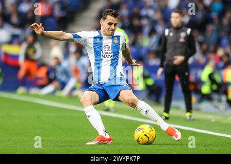 Barcelona, Spanien. April 2024. Brian Olivan (14) von Espanyol wurde während des Spiels der LaLiga 2 zwischen Espanyol und Albacete im Stage Front Stadium in Barcelona gesehen. (Foto: Gonzales Photo/Alamy Live News Stockfoto