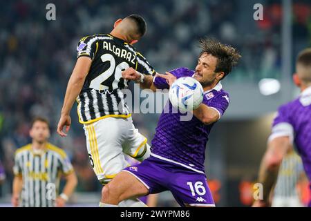 Carlos Alcaraz von Juventus FC und Luca Ranieri von ACF Fiorentina während des Spiels zwischen Juventus FC und AC Fiorentina am 07. April 2024 in der Allianz St Stockfoto