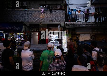 Medellin, Kolumbien. April 2024. Die Behörden nehmen am 5. April 2024 an einer Explosion in einem Mietshaus im Zentrum von Medellin, Kolumbien, Teil. Foto: Juan J. Eraso/Long Visual Press Credit: Long Visual Press/Alamy Live News Stockfoto