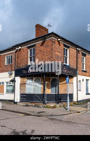 Das Victoria Pub, geschlossen und an Bord im Stadtzentrum von Crewe Cheshire UK Stockfoto