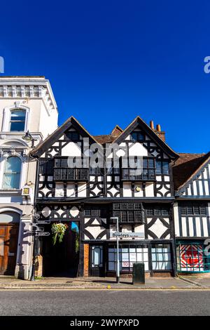 Historisches Haus im tudor-Stil am 41-42 The Borough, Farnham, England Stockfoto