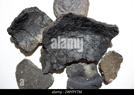 Antike Formkeramik der Zarubintsy-Kultur der frühen Eisenzeit mit archäologischen Ausgrabungen Stockfoto