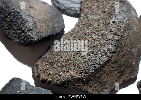 Antike Formkeramik der Zarubintsy-Kultur der frühen Eisenzeit mit archäologischen Ausgrabungen Stockfoto