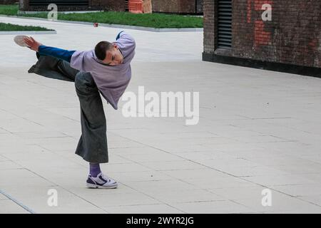 Ockham's Razor Theatre and Dance Company zeitgenössische Aufführung aus ihrer „öffentlichen“ Show, Fotoruf auf einem Dach in London, Großbritannien Stockfoto