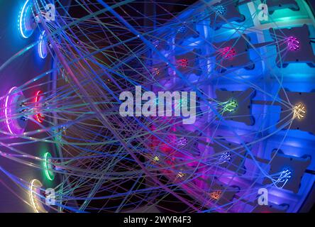 THEMENBILD Projekt 'Bild der Zukunft': Ein Blick auf ein Modell eines neuronalen Netzes im Technischen Museum Wien, fotografiert am 25. März 2024. Künstliche neuronale Netzwerke sind Algorithmen, die am menschlichen Gehirn modelliert werden und in Anwendungen des maschinellen Lernens in verschiedenen Bereichen der KI eingesetzt werden. - 20240322 PD21995 Stockfoto