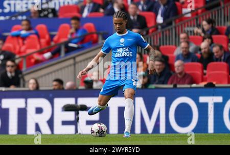 LONDON, ENGLAND – 7. APRIL: Jadel Katongo aus Peterborough United während des Bristol Street Motors Trophy Final zwischen Peterborough United und Wycombe Wanderers im Wembley Stadium am 7. April 2024 in London. (Foto: Dylan Hepworth/MB Media) Stockfoto