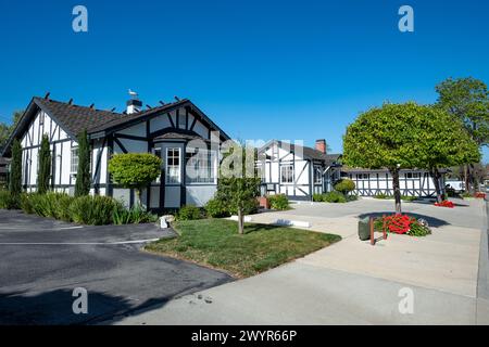 Solvang, California, USA - 22. APRIL 2019: Alte Hauptstraße in der historischen Innenstadt von Solvang, Santa Ynez Valley in Santa Barbara County. Ein dänisches Dorf i Stockfoto