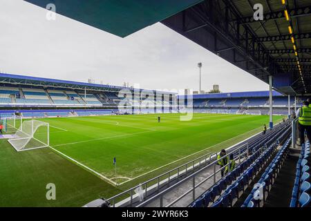 London, Großbritannien. April 2024. Allgemeine Ansicht innerhalb des Stadions während des Queens Park Rangers FC vs Sheffield Wednesday FC im MATRADE Loftus Road Stadium, London, Großbritannien am 6. April 2024 Credit: Every Second Media/Alamy Live News Stockfoto