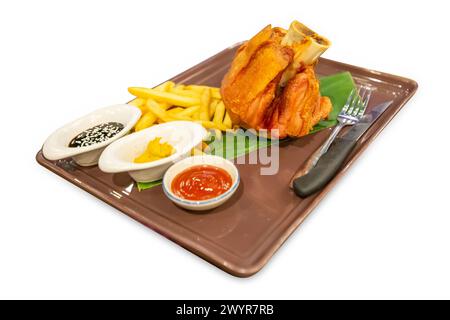 Blick von oben auf Chashu Crispy Schweinefleisch mit Tomatensauce, Fokus selektiv Stockfoto