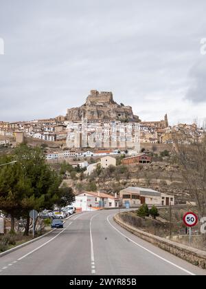 Morella, Spanien; 31. März 2024: Stadt und Schloss Morella in der Provinz Castellon, valencianische Gemeinde Stockfoto