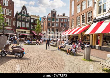 Gemütlicher und beliebter Platz - Het Spui, im Zentrum von Amsterdam Stockfoto