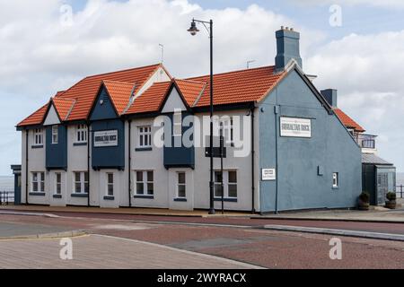 Das Gibraltar Rock Public House und Restaurant - ein Wahrzeichen im Dorf Tynemouth, North Tyneside, Großbritannien Stockfoto