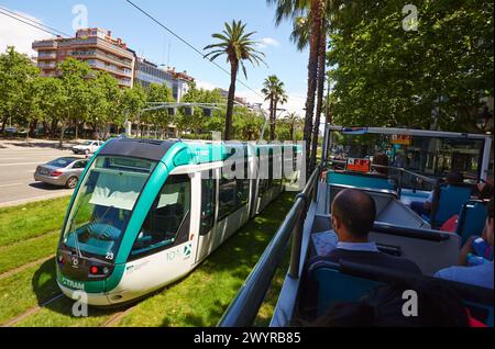 Trainieren. Straßenbahn. Diagonal. Barcelona. Katalonien. Spanien. Stockfoto